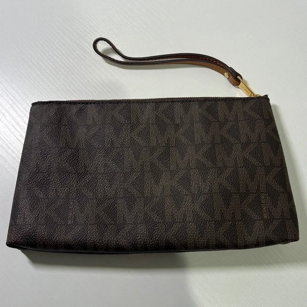 Michael Kors Jet Set Large East West Leather Wristlet Brown Logo Monogram Clutch